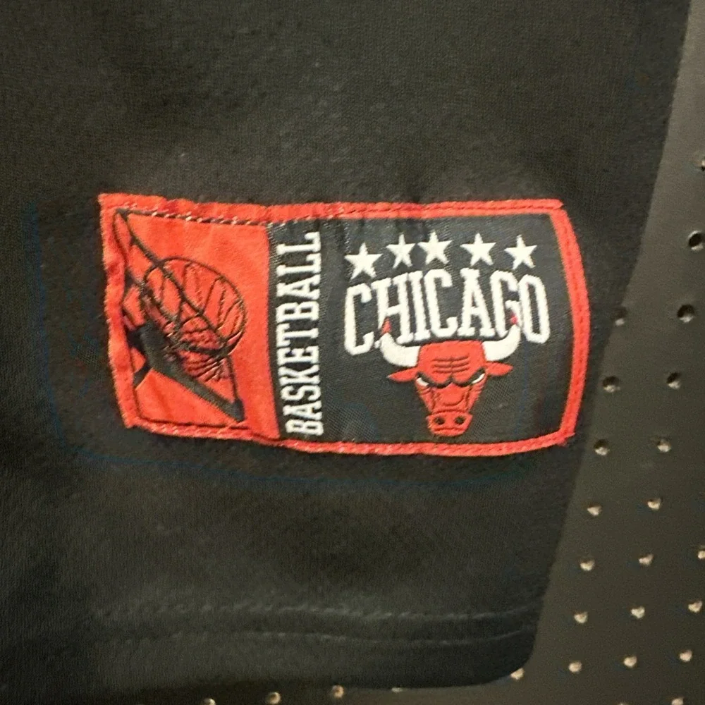 Chicago‎ Bulls Ultra Game Basketball Baseball Button Up Jersey Mens SZ SM Black